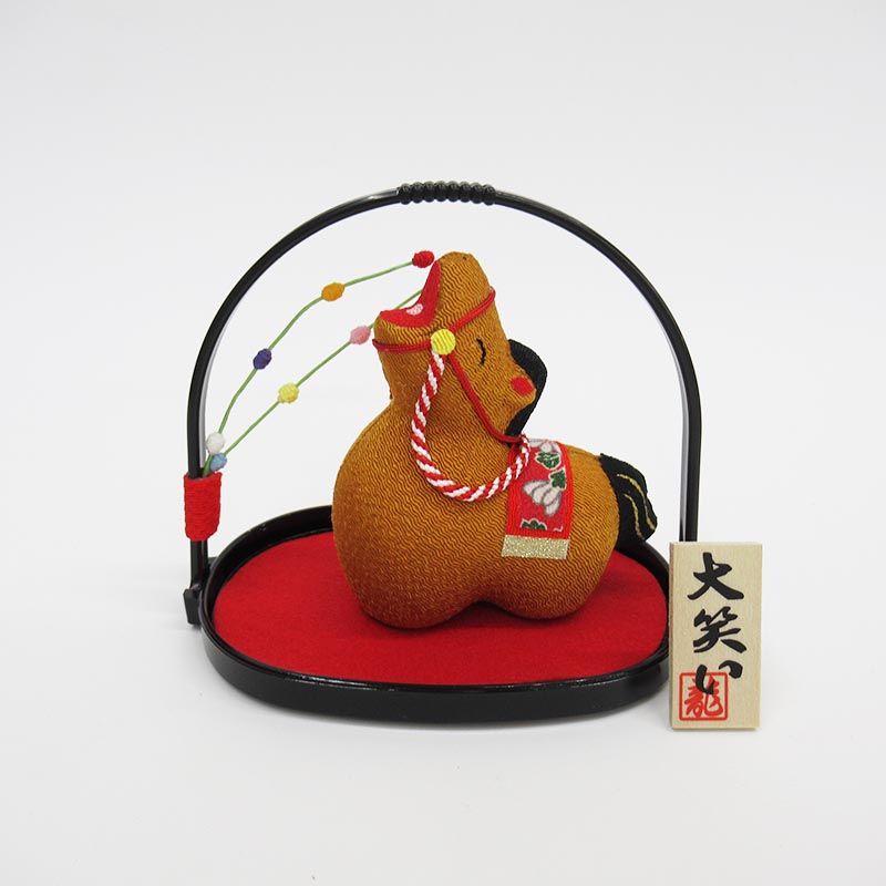 かご入り 大笑い  午(茶)