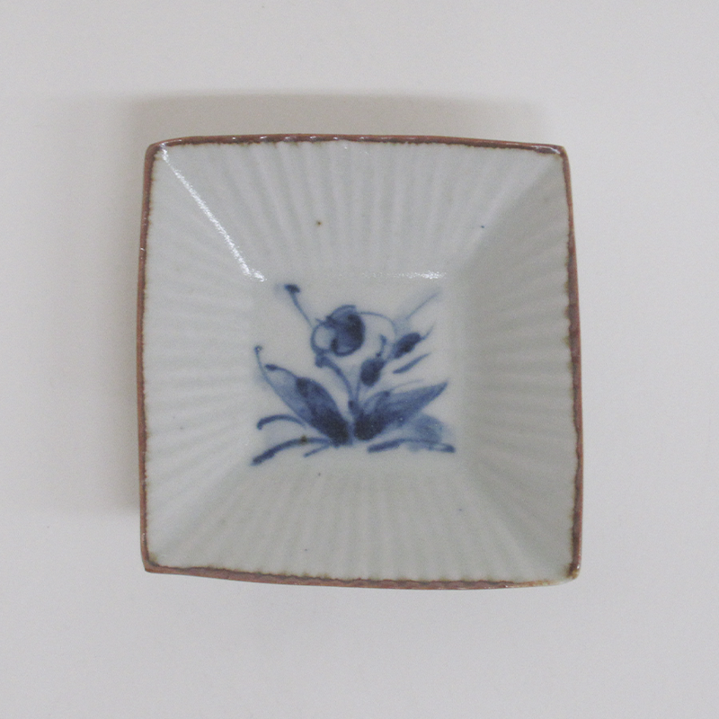 染付草花四角小皿