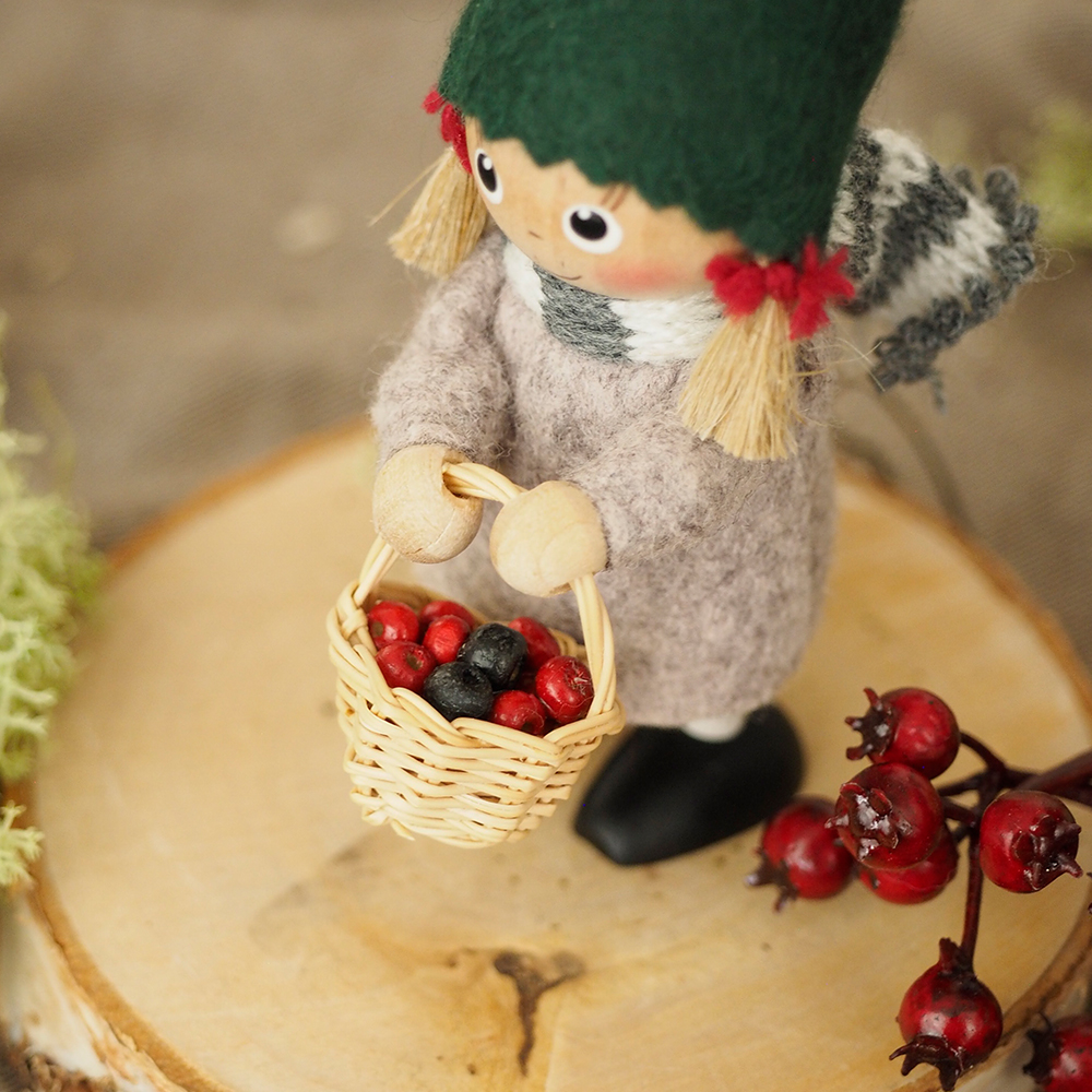 NORDIKA nisse ベリー摘みの女の子