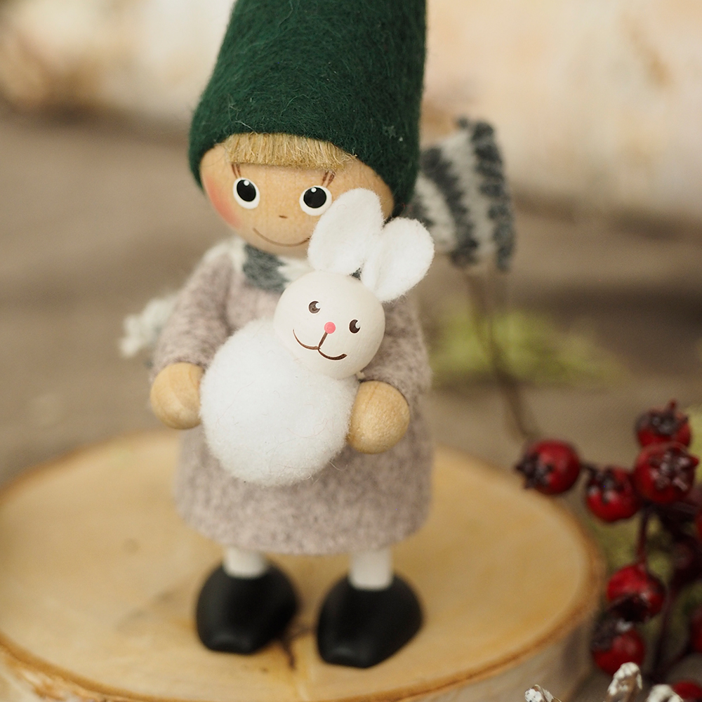 NORDIKA nisse ウサギを抱えた男の子