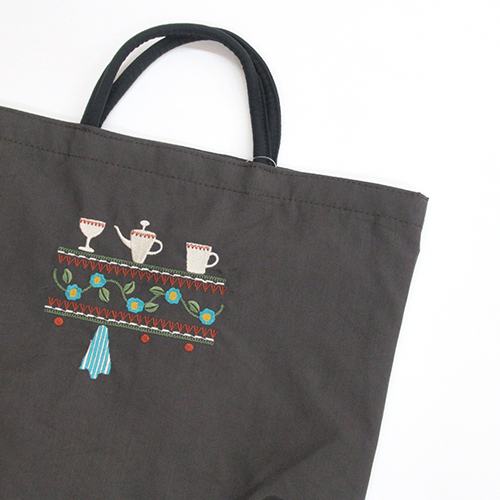 Atsuko Matano アツコ マタノ / 刺繍バッグ 食器棚 ブラウン 【日本製】