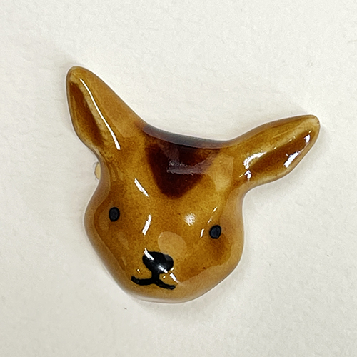 イホシロ窯 シカブローチ