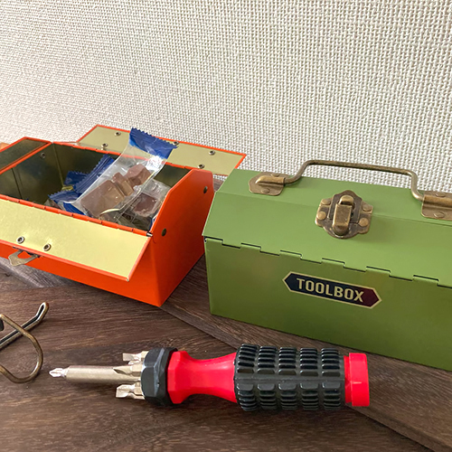 工具箱缶入りチョコ (アソートカラー)
